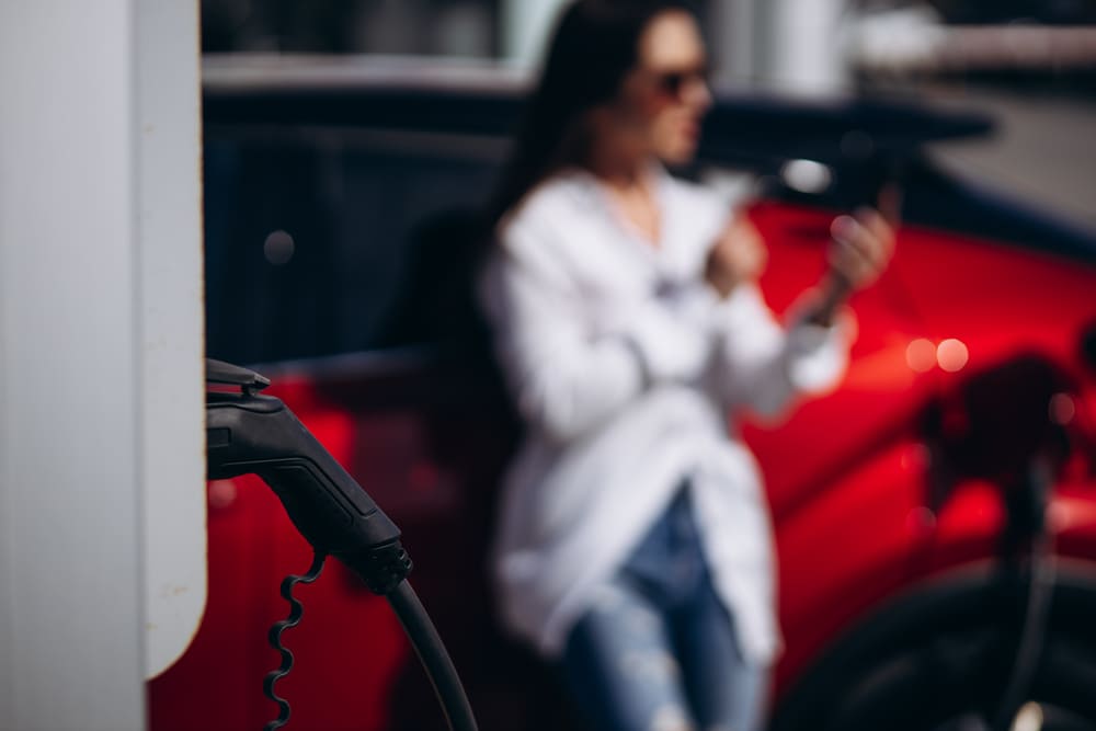 Kaip pasirinkti tinkamą įkrovimo stotelę 1 fazės ar 3 fazių