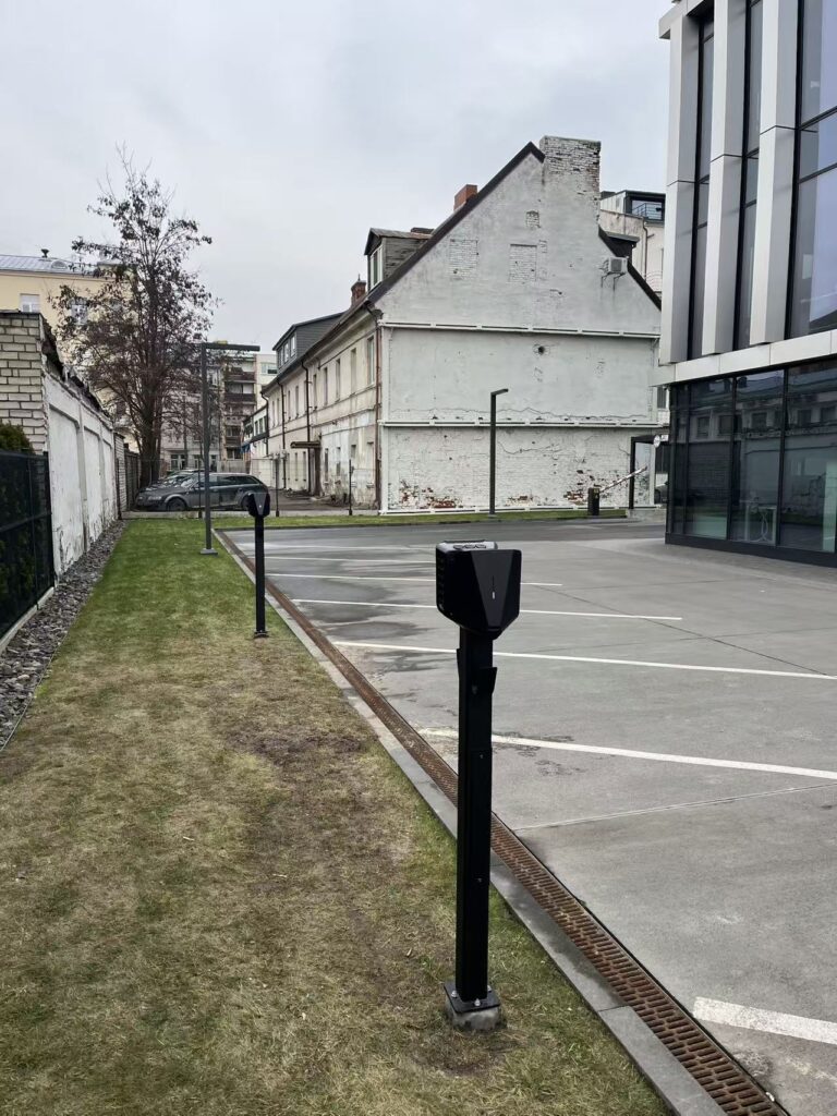 4 Easee Core stotelės verslo centras "Sqveras" lauko parkavimas