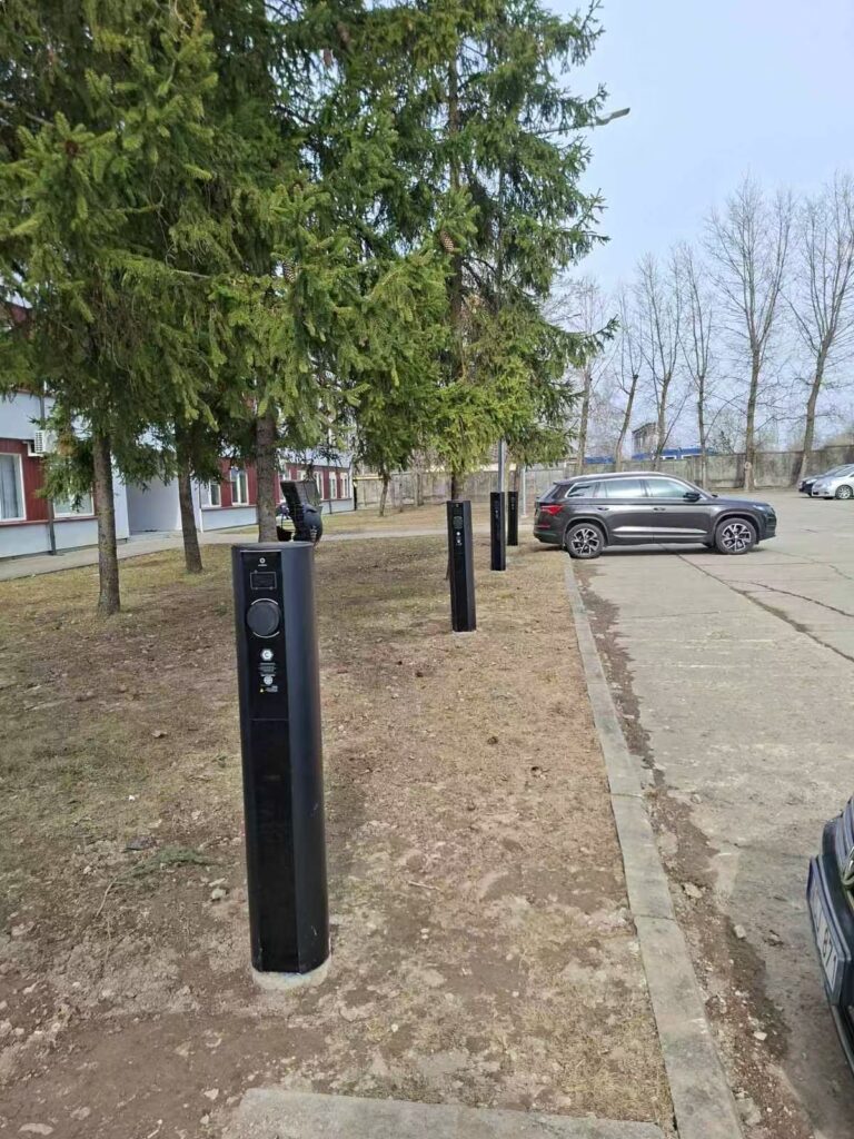 PST objektas su 3 Enelion Vertica dvigubomis įkrovimo stotelėmis